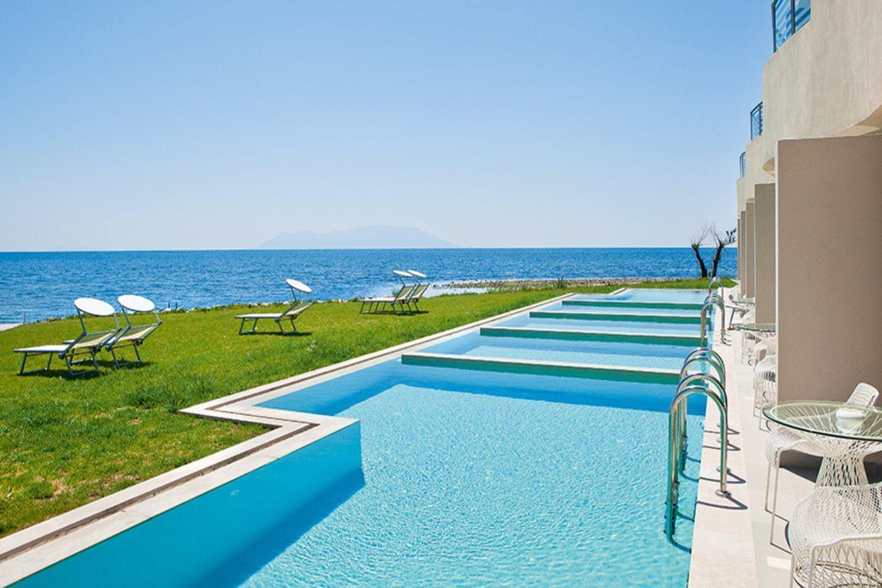 Grecotel Astir Palace Alexandroupoli Exterior photo The swimming pool at the hotel